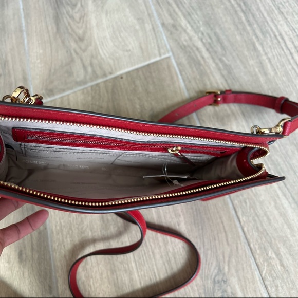 MICHAEL KORS JET SET TRAVEL SHOULDER BAG - Picture 7 of 10